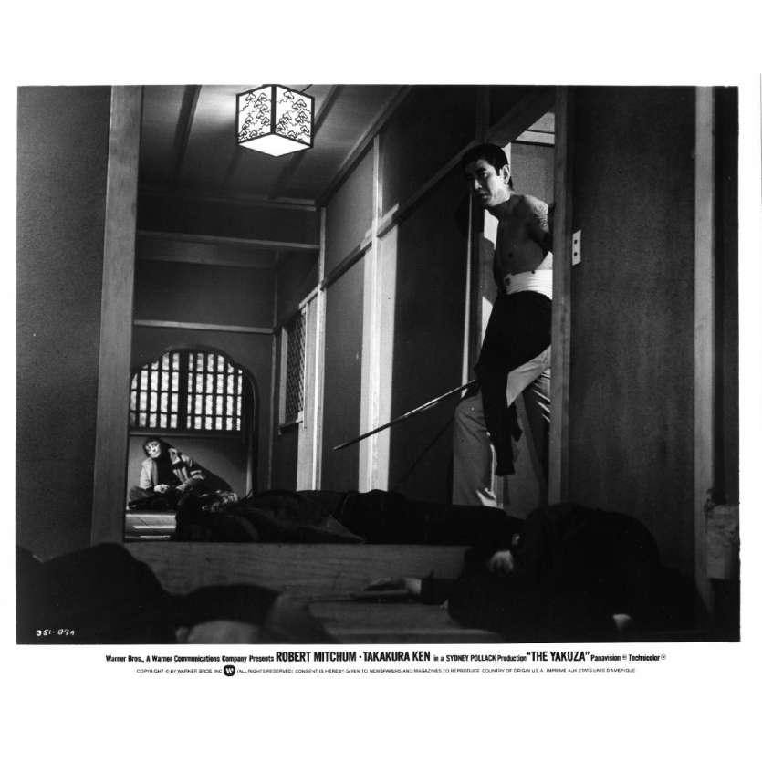 THE YAKUZA Original Movie Still N351-89A - 8x10 in. - 1974 - Sydney Pollack, Robert Mitchum