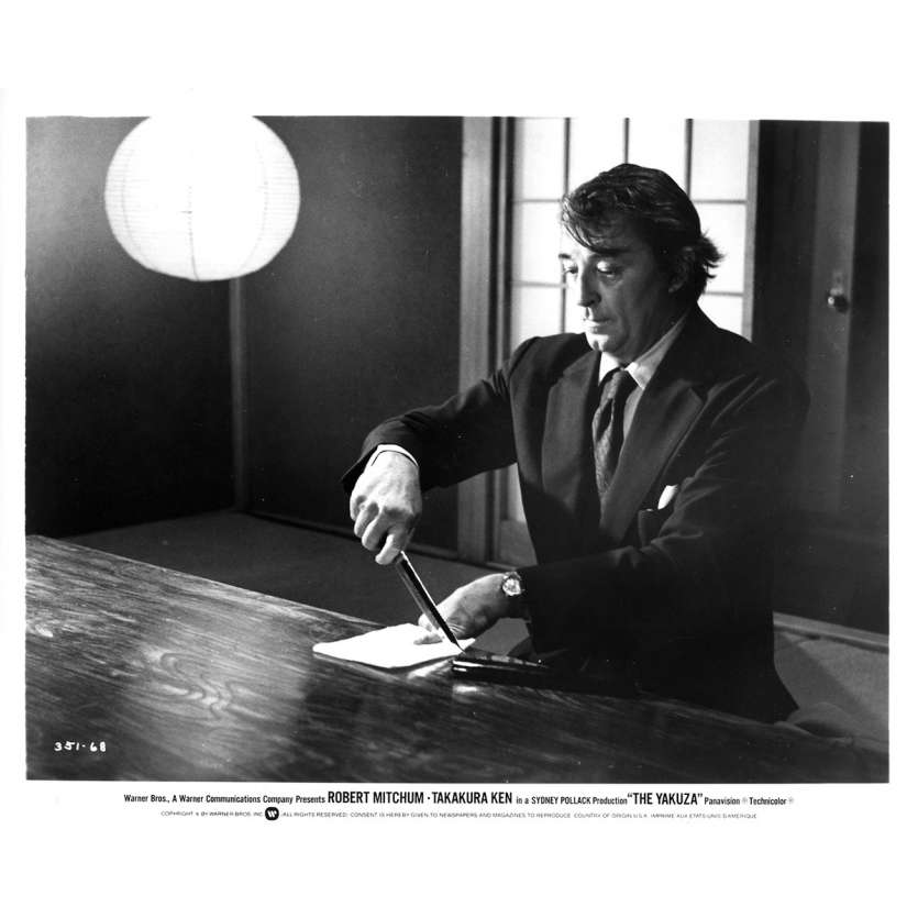 YAKUZA Photo de presse N351-68 - 20x25 cm. - 1974 - Robert Mitchum, Sydney Pollack