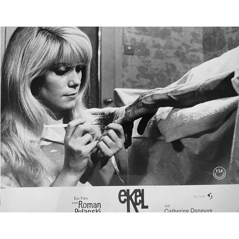 REPULSION Photo de film N1 - 21x30 cm. - 1965 - Catherine Deneuve, Roman Polanski