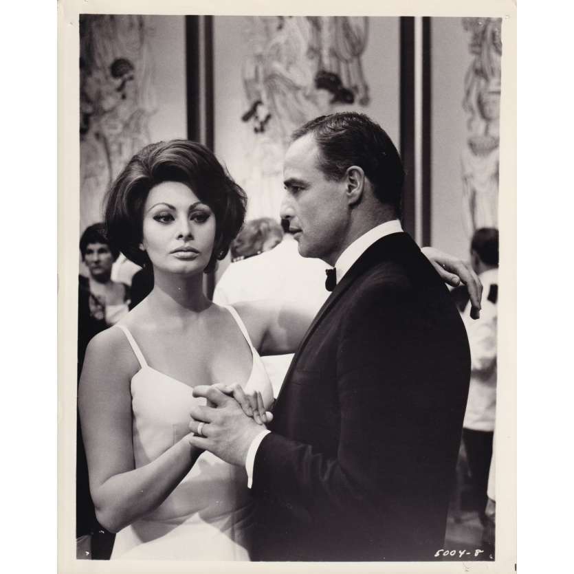 LA COMTESSE DE HONG KONG Photo de presse 5004-8 - 20x25 cm. - 1967 - Marlon Brando, Sophia Loren, Charles Chaplin