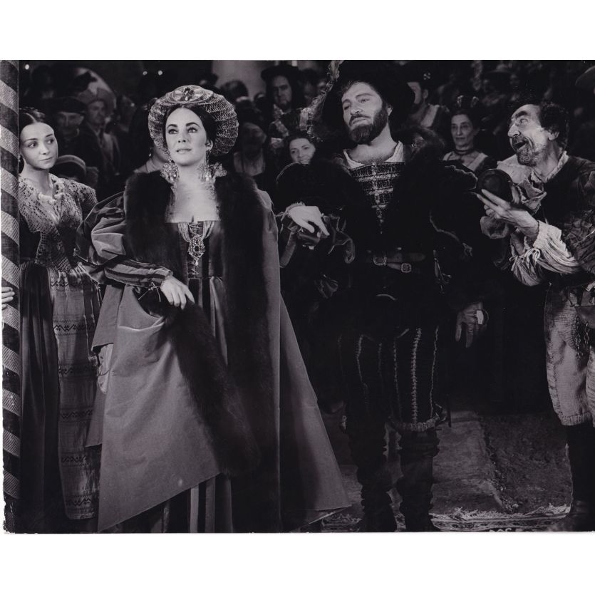 THE TAMING OF THE SHREW Movie Still- 8x10 in. - 1967 - Franco Zeffirelli, Richard Burton, Liz taylor