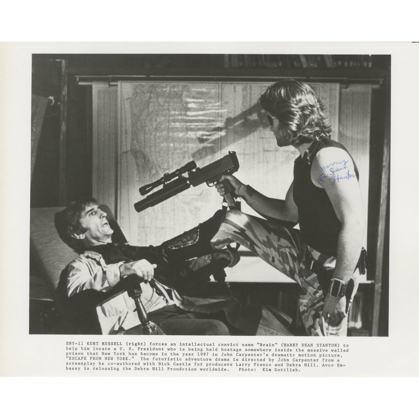 ESCAPE FROM NEW YORK Photo signed by Harry Dean Stanton - 8x10 in. - 1981 - John Carpenter