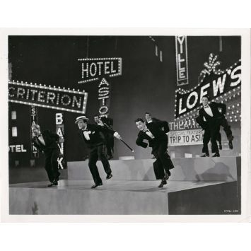 SINGIN' IN THE RAIN U.S Movie Still 1546-106 - 8x10 in. - 1952 - Stanley Donen, Gene Kelly