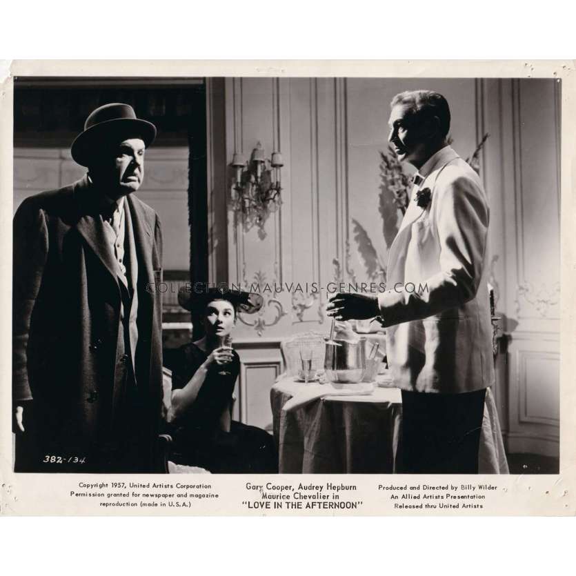 ARIANE Photo de presse 382-34 - 20x25 cm. - 1957 - Audrey Hepburn, Billy Wilder